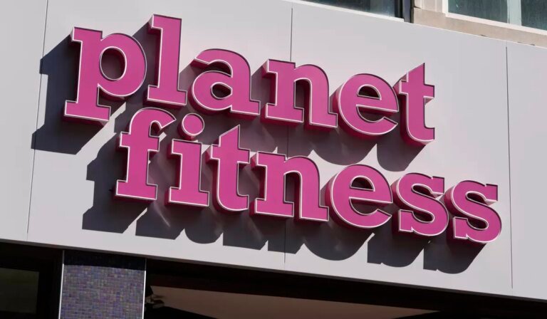 Woman says Planet Fitness canceled her membership after she reported man in women’s locker room