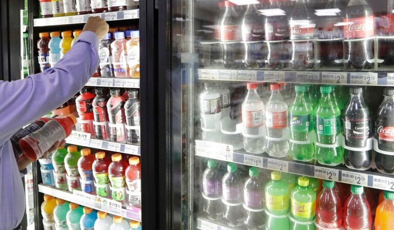 Trump rolls back refrigerant-chemical regs in bid to lower grocery prices