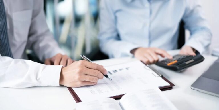 What Smart Investors Look For Before They Buy