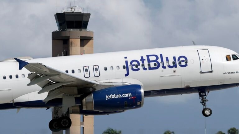 JetBlue to reduce Newark, LaGuardia footprint as it expands in Florida