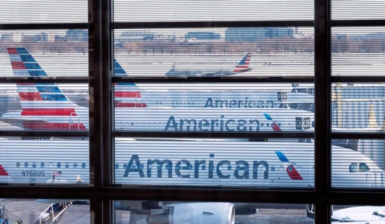 Lightning strikes plane flying from London to Charlotte, pilot makes emergency landing