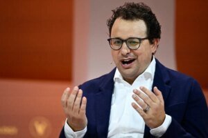 Anthropic calls for global AI slowdown after $965B valuation. Critics claim it’s just to hobble competition.