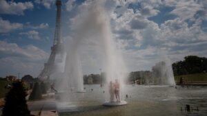 Record heat, crowds drive offseason boom in international travel