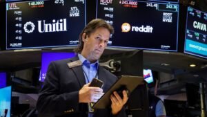 Stocks making the biggest moves premarket: RDDT, AMAT, SNDK, W