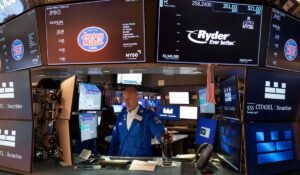 U.S. stocks rise to finish a wild July as Amazon soars, Apple sinks and inflation worries worsen