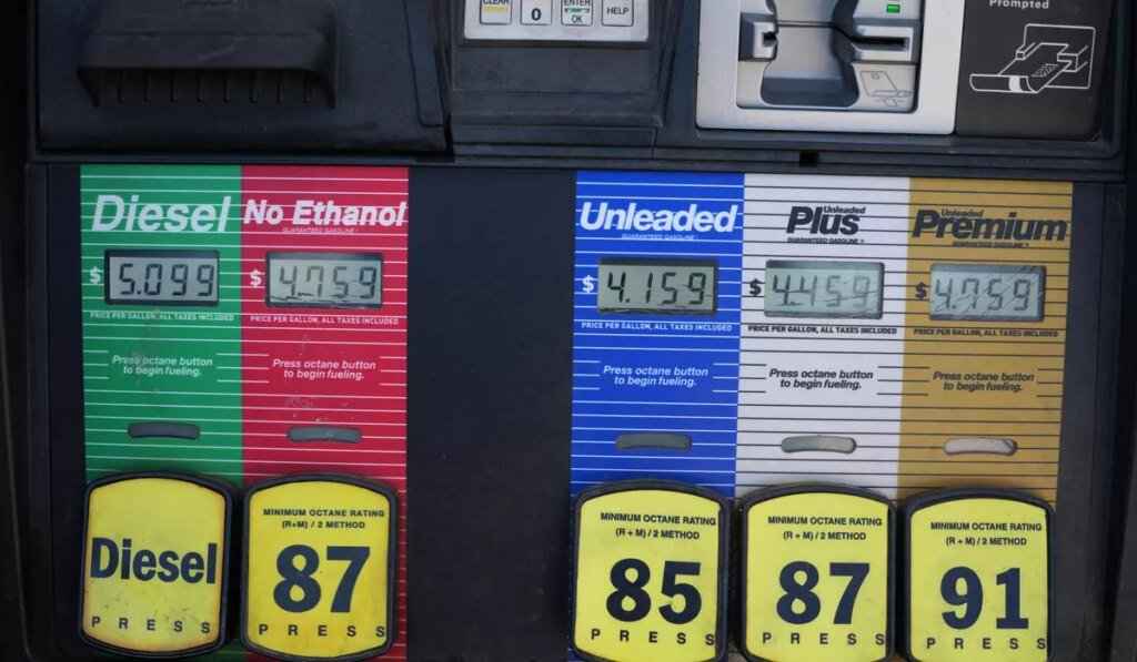 Big oil companies post banner profits as fighting in Iran drives prices higher