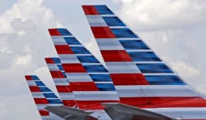 2 planes with the same flight number avoid possible disaster thanks to quick-thinking controller