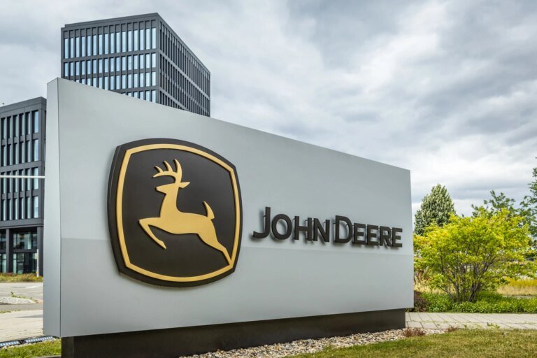 Deere Q3: In The Green As Sales Power Higher, Shares Fairly Valued
