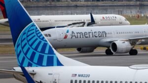 Airlines waive change fees ahead of nor’easter as flight delays begin