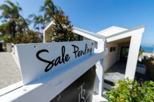 Home sales tumble to lowest level in over a year as mortgage rates scare off buyers