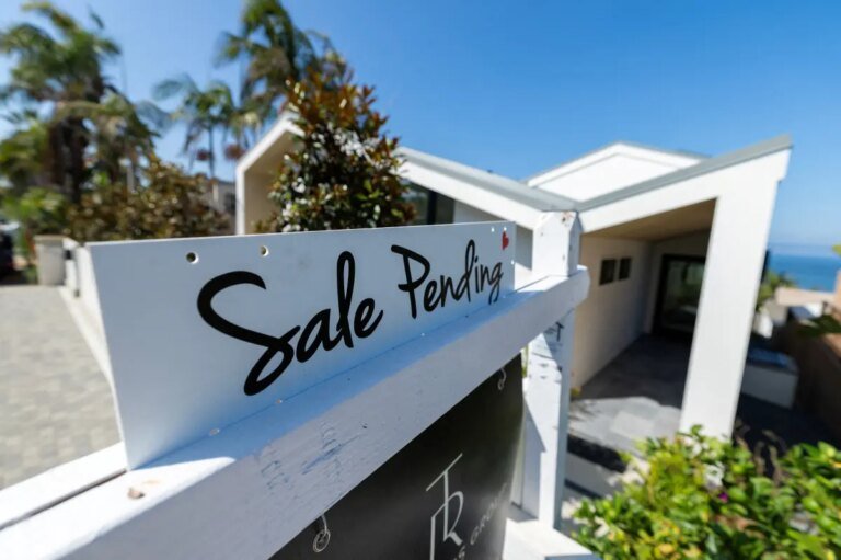 Home sales tumble to lowest level in over a year as mortgage rates scare off buyers
