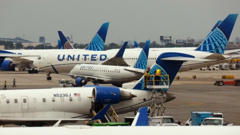United Airlines makes it harder to get top-tier frequent flyer status