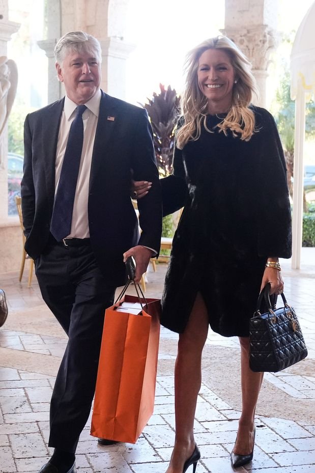 Sean Hannity, Ainsley Earhardt tie knot with Fox News and Trumpworld friends present