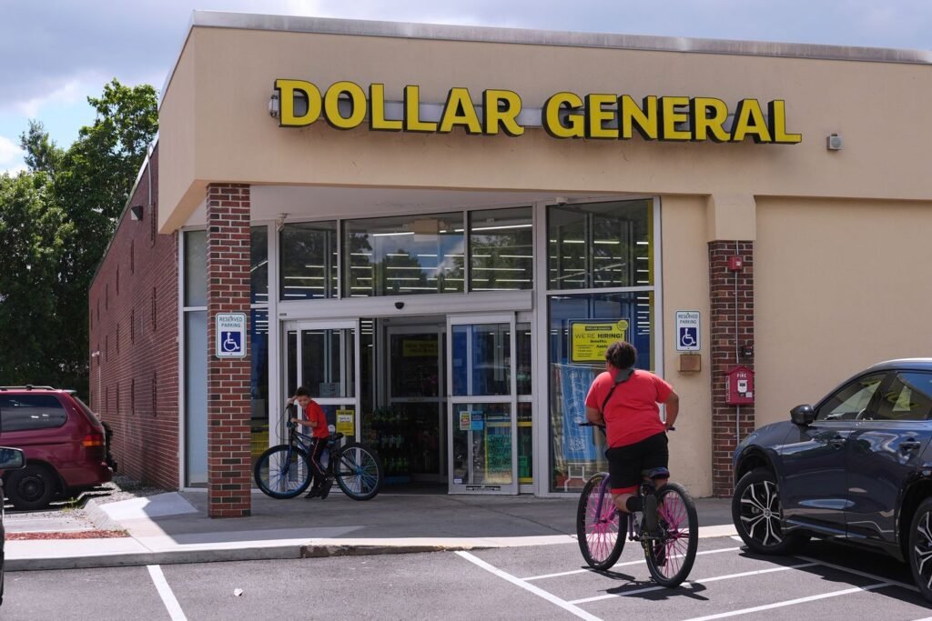 Dollar General accused of overcharging customers in FTC suit
