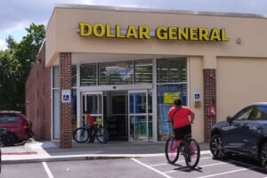 Dollar General accused of overcharging customers in FTC suit
