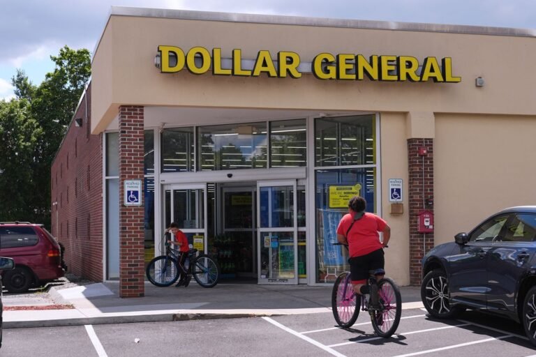 Dollar General accused of overcharging customers in FTC suit