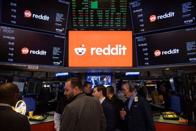 Reddit moving towards only allowing users who are logged in to access website